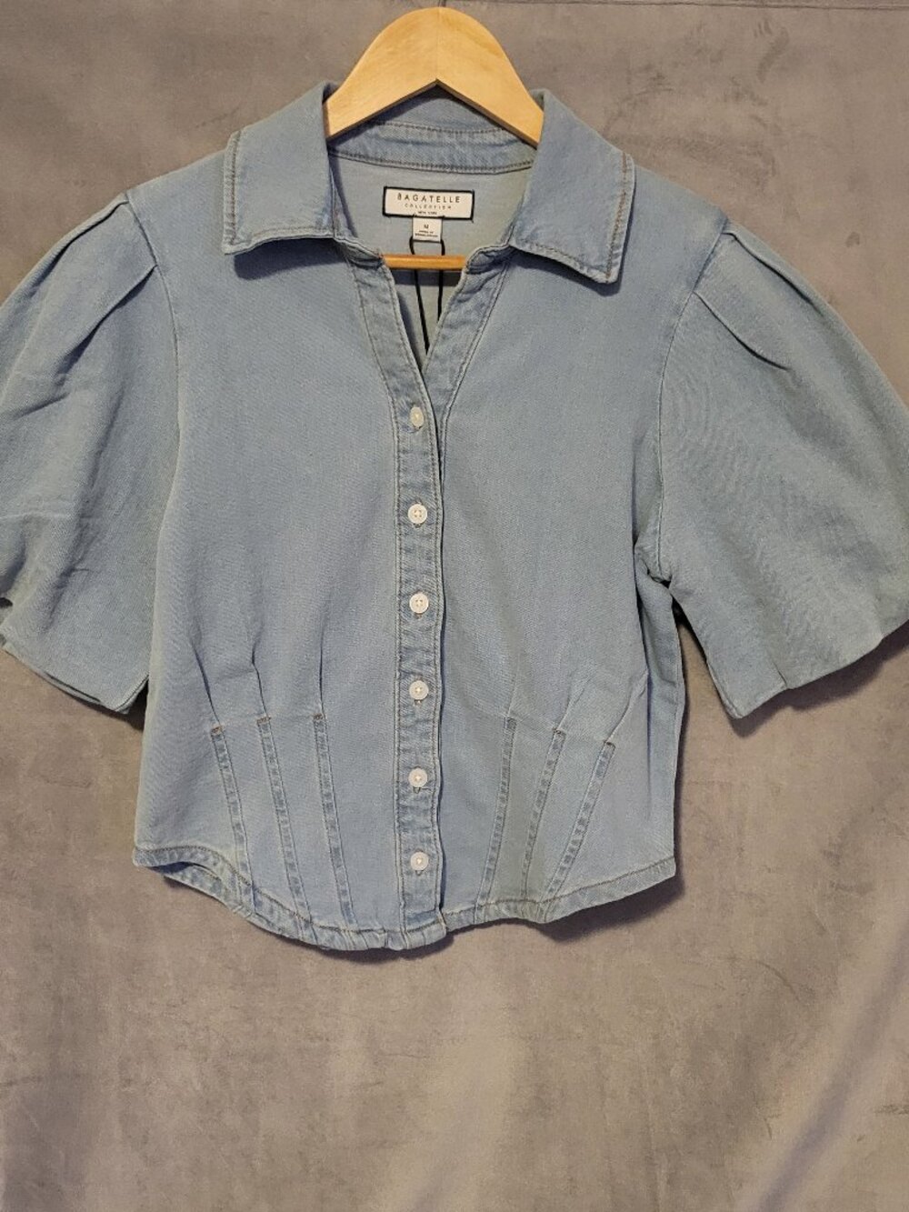 Bagatelle Collection Light Blue Denim Puff Short Sleeve Button-Up Blouse M